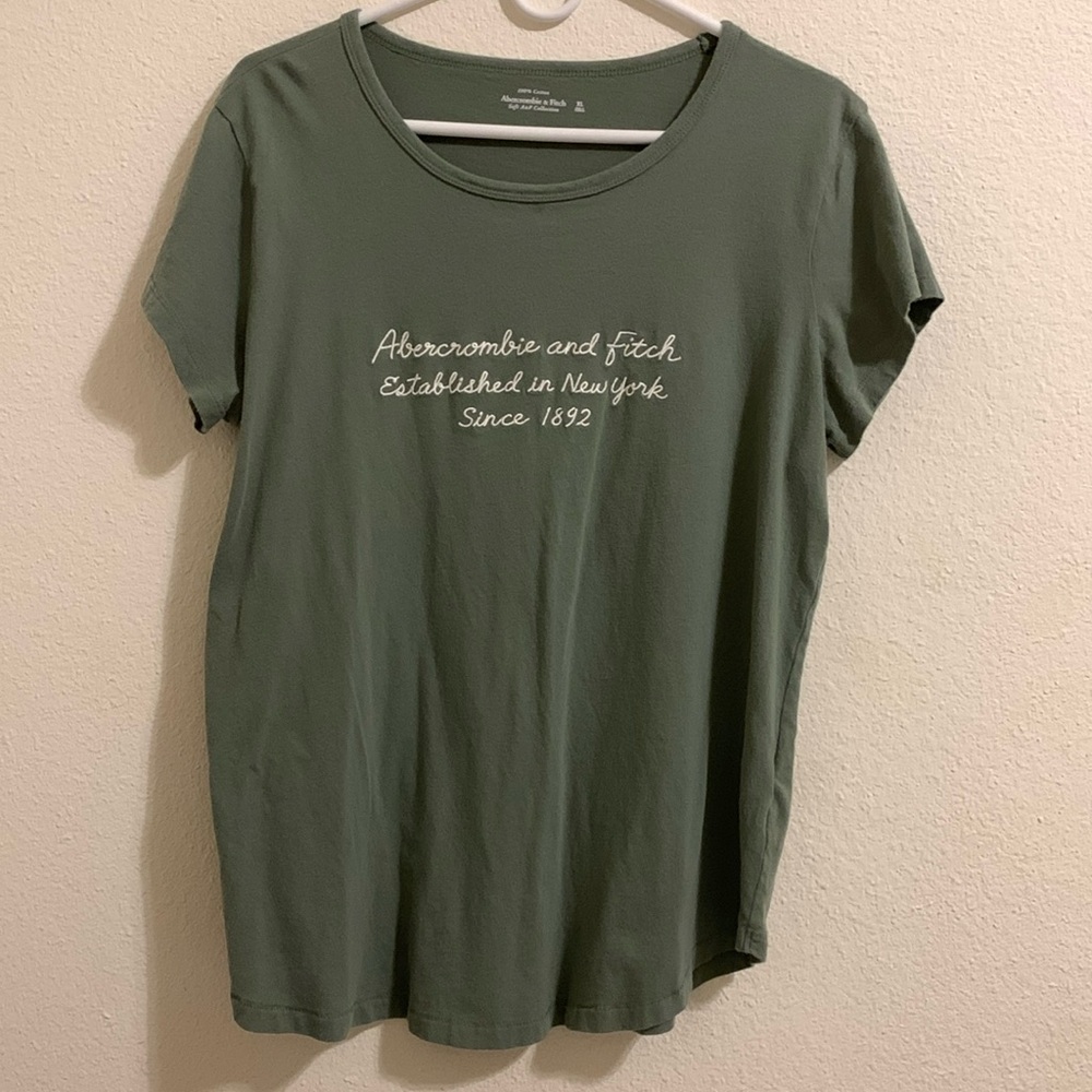 Abercrombie and Fitch Women’s XL green short sleeve crewneck t-shirt